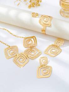 5pcs/Set Exaggerated Vintage Elegant Hammered Hollow Geometric Swirl Design Necklace, Earrings, Ring, Bracelet Jewelry Set, Suitable For Party, Banquet And Daily Wear - Yellow Gold - View 3