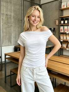 Women's Off-The-Shoulder Blouse, Fashionable Blouse With Asymmetrical Lace And Short Sleeves, Suitable For Going Out. - 白色 - 查看 4