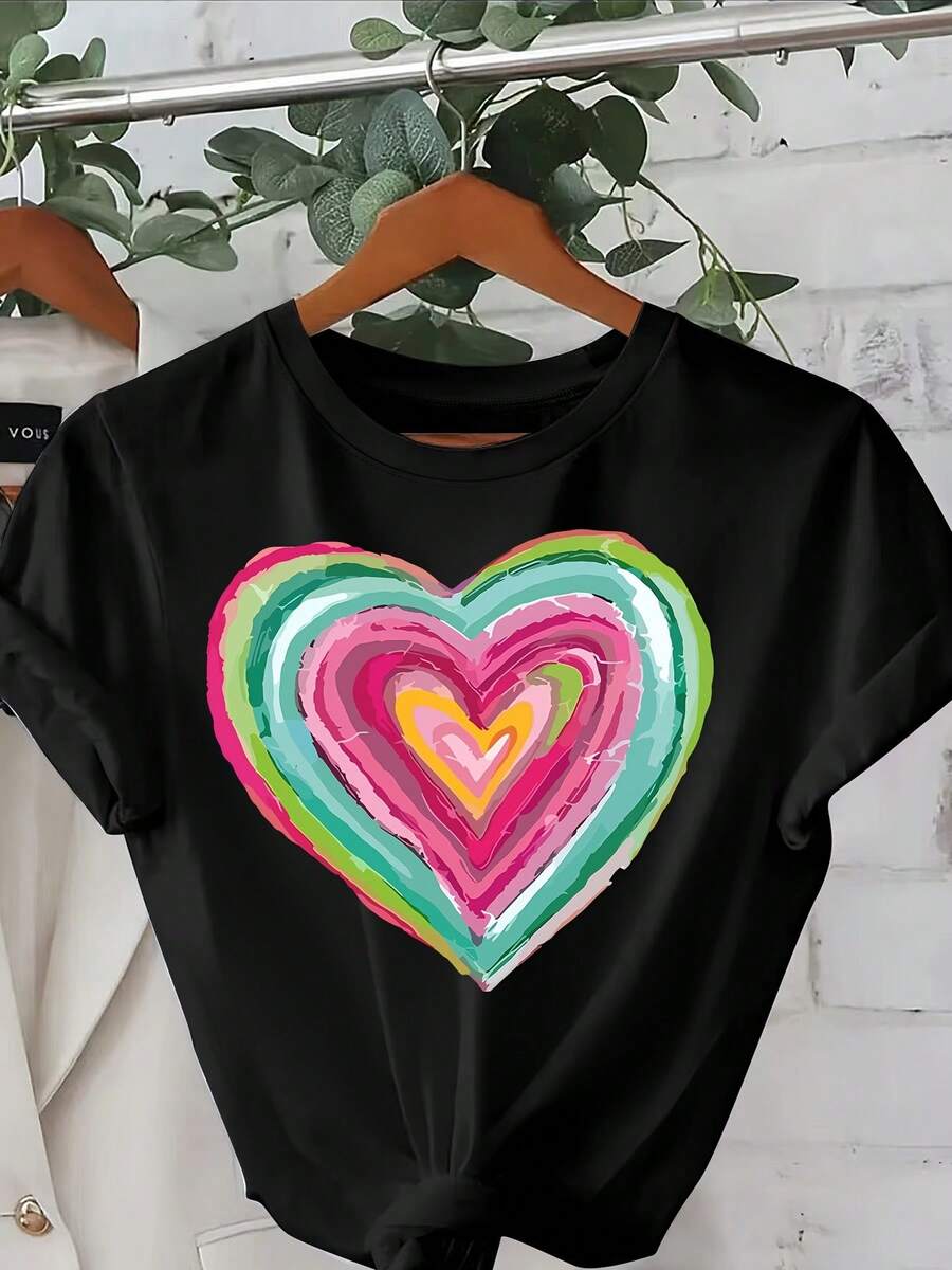 Unisex Size. Plus Size Cotton Summer T-Shirt For Women. Short Sleeves, Heart Print, Loose Fit, Round Neck, Casual Style, Suitable For Summer And Spring, Plus Size Clothing For Women. Sweat-Absorbing Material, Soft And Skin-Friendly. - 黑色 - 查看 1
