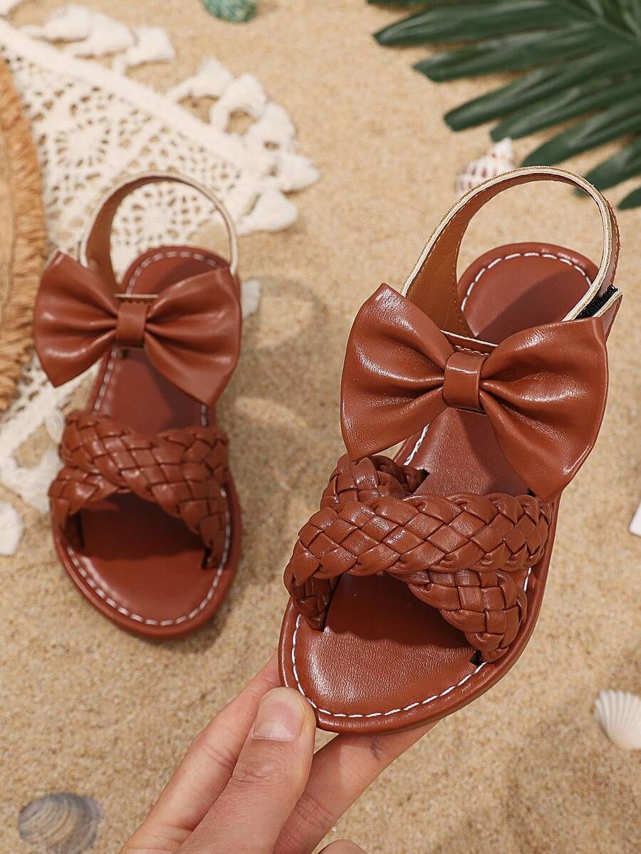 2026 Spring/Summer Brown Bow Tie Girls Beach Sandals, Non-Slip Rubber Soft Bottom Slip-On Soft PU Children Flat Sandals, Suitable For Daily Casual, Travel, Vacation, Home, Party Outdoor Wear - Brown - View 1
