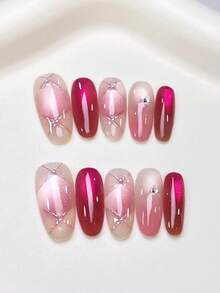 10 móng giả hình hạnh nhân cỡ trung bình với hiệu ứng chuyển màu hồng nude và nền mắt mèo màu đỏ tía, họa tiết lưới hình thoi kẻ bạc, điểm xuyết ngọc trai và đá pha lê, thiết kế phong cách ngọt ngào, cá tính và sang trọng. Móng acrylic dán thủ công 100%, có thể tái sử dụng. Bao gồm 1 miếng dán keo dạng gel, 1 que dán và 1 dũa móng, thích hợp cho nữ sử dụng hàng ngày hoặc dự tiệc. - Nhiều màu - Xem 2