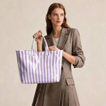 1pc Women' PVC Geometric Color-Blocked Stripes Design Tote Bag, Modern Fashion Lightweight Handbag, Multi Functional Commuter Travel Bag Suitable For Clothing, Cosmetics, Jewelry, Parties, Casual Handheld Shoulder Bag, A Gift For Family. - Hồng - Xem 5