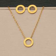 Bộ 3 món trang sức bằng thép không gỉ rỗng hình tròn tinh tế dành cho nữ, bao gồm bông tai đinh tán nghệ thuật và dây chuyền. Mặt dây chuyền hình tròn thể hiện họa tiết tia nắng tỏa ra, được điểm xuyết tinh tế bằng họa tiết hình chữ thập nhẹ nhàng. - Vàng - Xem 1