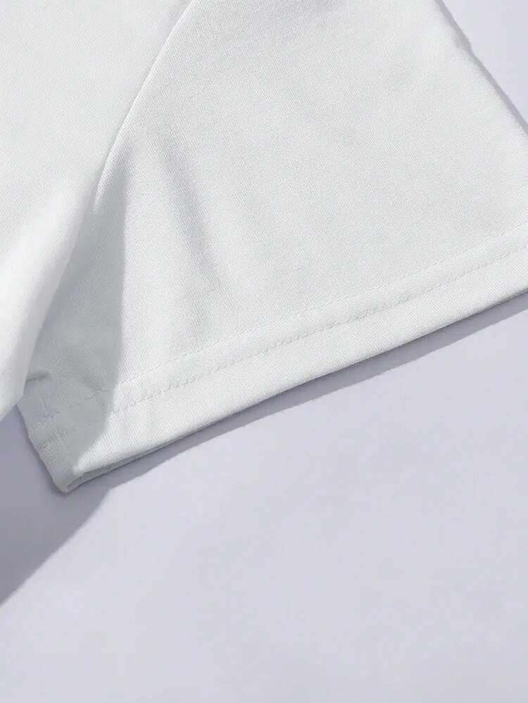 这款大码女式圆领短袖T恤印有清爽的夏日柠檬标语，休闲清新，百搭时尚，适合春夏穿着。它既适合日常休闲穿着，也适合度假，兼具女性魅力和度假风情。白色 - 白色 - 查看 6