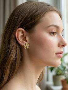 1/6/10/12 Paar elegante Damen Gold Ohrringe Set mit weißen Kunstperlen, unregelmäßige geometrische, blumenförmige, schleifenförmige Ohrstecker, glatte & strukturierte Designs, gemischte Stile, Schmuckset für den Sommer, vielseitig kombinierbar! Hergestellt aus hochwertigem Edelstahl, hypoallergen, geeignet für empfindliche Haut, bedenkenlos zu tragen. Strahlender Goldglanz - Gold - Übersicht 5