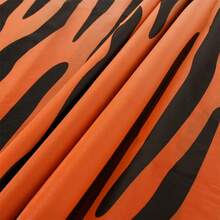 1 pieza Mantel desechable de 137x274cm con estampado de tigre, cubierta de mesa rectangular impermeable y resistente al aceite, diseño en naranja y negro intensos, fácil de limpiar, adecuado para fiestas con tema de la jungla, decoración de eventos con estampado animal - mantel - Ver 2