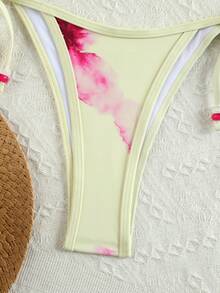 Bộ bikini nữ thanh lịch, gợi cảm, họa tiết hoa, với dây đeo đính hạt đỏ trắng, đồ bơi hai mảnh co giãn cao, thoải mái và bền bỉ, được làm từ vải co giãn tốt. Lý tưởng cho mùa hè, bãi biển, kỳ nghỉ, tiệc tùng, các hoạt động bên bờ biển và hồ bơi. Sự lựa chọn hoàn hảo cho vẻ ngoài thời trang ở bãi biển và hồ bơi. - Nhiều màu - Xem 6