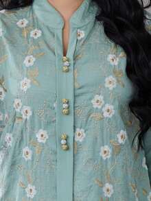 Vestido verde elegante y tradicional de estilo Ramadán 2026 con decoración floral metálica bordada, bata Jalabia de cuello en V, grácil y fresca - Verde - Ver 9