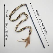 Đồ chơi tương tác cho mèo họa tiết da báo, làm từ chất liệu polyester bền chắc, phù hợp với mọi giống mèo, có lông vũ sống động như thật. - Xem 2