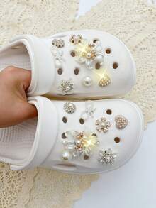 14pcs Fashionable Versatile Rhinestone Flower Shoe Clips, Removable DIY Decorations For Women's Sandals, Slippers, Beach Bags, Suitable For Holidays And Birthday Party Gifts - White - View 4