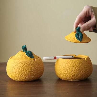 Bộ 1 gạt tàn thuốc bằng nhựa bền chắc có nắp đậy hình trái cây đáng yêu. 1 đế và 1 nắp mỗi bộ. Chống khói, lý tưởng sử dụng trong nhà, văn phòng, nhà hàng, cửa hàng và khu vực công cộng. Chất liệu nhựa cao cấp, màu vàng. Thiết kế hình trái cây dễ thương. Bộ sản phẩm bao gồm đế và nắp có thể tháo rời. Lớp phủ chống khói giúp dễ dàng vệ sinh. Bền chắc, đế chống trượt. Nhẹ, nhỏ gọn, tiết kiệm không gian. Kiểu dáng hiện đại, dễ thương.