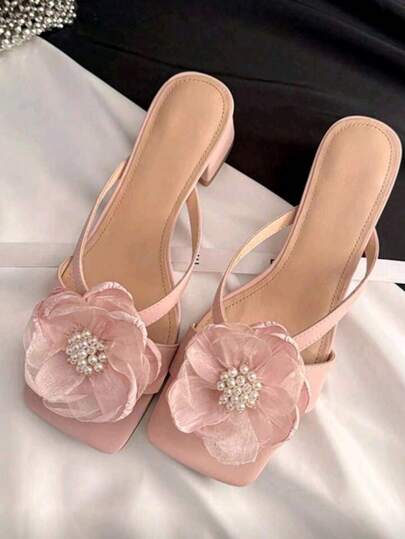 Giày sandal cao gót đế dày kiểu Pháp mới dành cho nữ mùa Xuân/Hè 2026, trang trí hoa ngọc trai, kiểu dáng hở mũi, thanh lịch và đa năng.