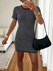 Consigue un vestido de verano elegante y casual de punto para mujer, vestido corto, vestido de vacaciones, adecuado para primavera y verano - Blanco y Negro - Ver 3