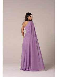 Vestido Longo para Madrinha de Casamento - Modelo Fluido com Capa e Fenda - Lavanda - Visão 3