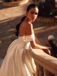 Regal Off-The-Shoulder Sweetheart Lace-Trimmed Satin Ballgown Wedding Dress With Cathedral Train, Wedding Dresses For Bride, Elegant And Comfortable, Includes Plus Sizes, Bridal Gown, Formal Dresses For Women, Suitable For Wedding, Party, After-Party Dress, Cocktail Party, Bride, Party Dress, Formal Occasions, Dinner Dress, Prom Dress, Birthday Party, Celebration, Gala, Festival, Ceremony, Graduation, Homecoming Dress, Vacation, White - 白色 - 查看 2
