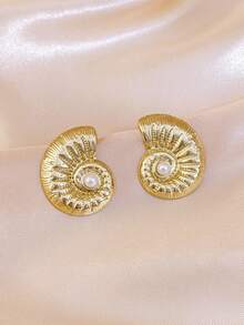 Orecchini a bottone grandi a forma di conchiglia marina con perle finte, orecchini grandi e rotondi color oro per donna, set di orecchini con fiori geometrici e perle finte, gioielli in acciaio inossidabile di alta qualità, ideali per occasioni glamour, vacanze, matrimoni, uso quotidiano, festival musicali e vacanze al mare. Perfetti per San Valentino, compleanni, festa della mamma. - Dorato - Visualizzare 4