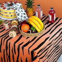 1 pieza Mantel desechable de 137x274cm con estampado de tigre, cubierta de mesa rectangular impermeable y resistente al aceite, diseño en naranja y negro intensos, fácil de limpiar, adecuado para fiestas con tema de la jungla, decoración de eventos con estampado animal - mantel - Ver 5