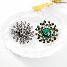1 pieza Broche de aleación de cristal hueco de moda, accesorio versátil para mujeres - Broche de cristal geométrico calado - Ver 4