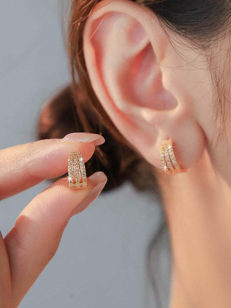 1 Pasang Anting Hoop Minimalis Elegan untuk Wanita, Anting 3 Lapis Bertatahkan Zirkonia Kubik Halus, Desain Serbaguna Cocok untuk Berbagai Acara - Emas - View 1