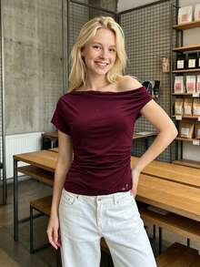 Women's Off-The-Shoulder Blouse, Fashionable Blouse With Asymmetrical Lace And Short Sleeves, Suitable For Going Out. - 紫紅色 - 查看 3