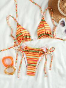 Bộ bikini nữ thanh lịch, gợi cảm, họa tiết sọc nhiều màu sắc, dây buộc bên hông đính hạt trắng, chất liệu co giãn thoải mái, kiểu dáng trang nhã, lý tưởng cho kỳ nghỉ hè, bãi biển, lễ hội, tiệc tùng, các hoạt động bên bờ biển, lựa chọn hoàn hảo cho phong cách thời trang bãi biển và hồ bơi. - Nhiều màu - Xem 2