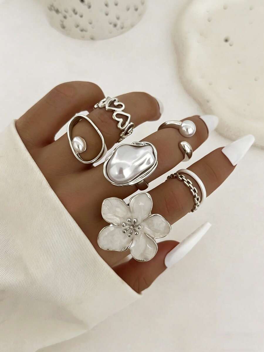 Bộ 6 chiếc nhẫn ngọc trai giả hình hoa và trái tim không đều kiểu Baroque, kiểu dây chuyền nhiều lớp dành cho nữ. - Bạc - Xem 1