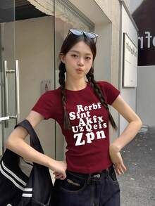 红色字母印花短袖T恤，女士夏季性感修身露脐休闲上衣 - 酒紅色 - 查看 2