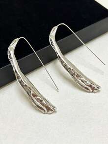1 Pair Minimalist Textured Drop Earrings For Women - Hammered Curved Metal, Abstract Statement Jewelry For Office & Casual Wear - Earrings - View 3