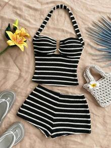Conjunto de dos piezas para mujer con rayas azules y blancas, top halter de cuello al aire con textura de ganchillo y shorts cortos a rayas, estilo náutico y fresco, ideal para vacaciones de verano, playa, piscina, brunch, paseos costeros, fiestas en la playa y salidas casuales - Blanco y Negro - Ver 5
