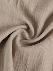 男士杏色立领轻薄短袖上衣+直筒休闲裤，亨利领设计，简洁优雅，琥珀色纽扣点缀细节，弹性腰带裤身舒适，褶皱涤纶面料，尽显都市成熟男士风范，适合职场、日常约会、周末郊游、轻商务场合。 - 杏色 - 查看 7