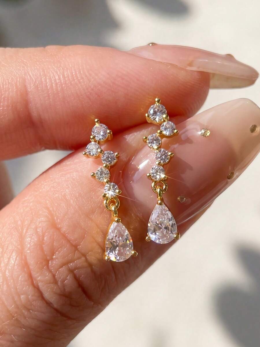 1件优雅宝石镶嵌耳环，精致宝石细节，高贵珠宝配饰 - 鑲石精緻耳釘 - 查看 1