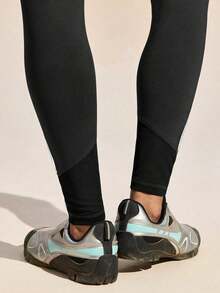 Exploreva Women's Seamless Leggings With Color Block Design - Apricot - View 3