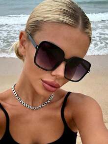 1 Pair Women's Square Personalized Rivet Fashion Sunglasses, Suitable For Outdoor Activities, Travel, Sports Style, Driving, Beach, Electronic Music Festival, Outfits, Vacation Atmosphere, Family Outings, Hiking, Elegant Dressing - Black Double Gray - View 1