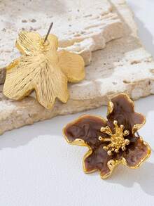 一对欧美时尚3D合金复古彩色珐琅卡其色花朵耳钉 - 卡其色 - 查看 5
