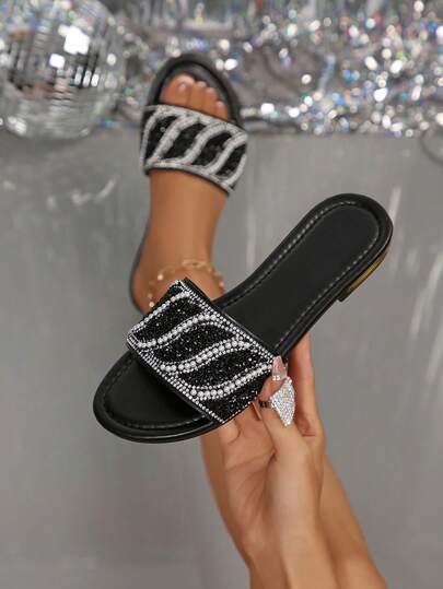 2026 Summer New Fashion Round Toe Casual Mules Open Toe Versatile Beach Soft Bottom Comfortable Rhinestone Flat Sandals For Women