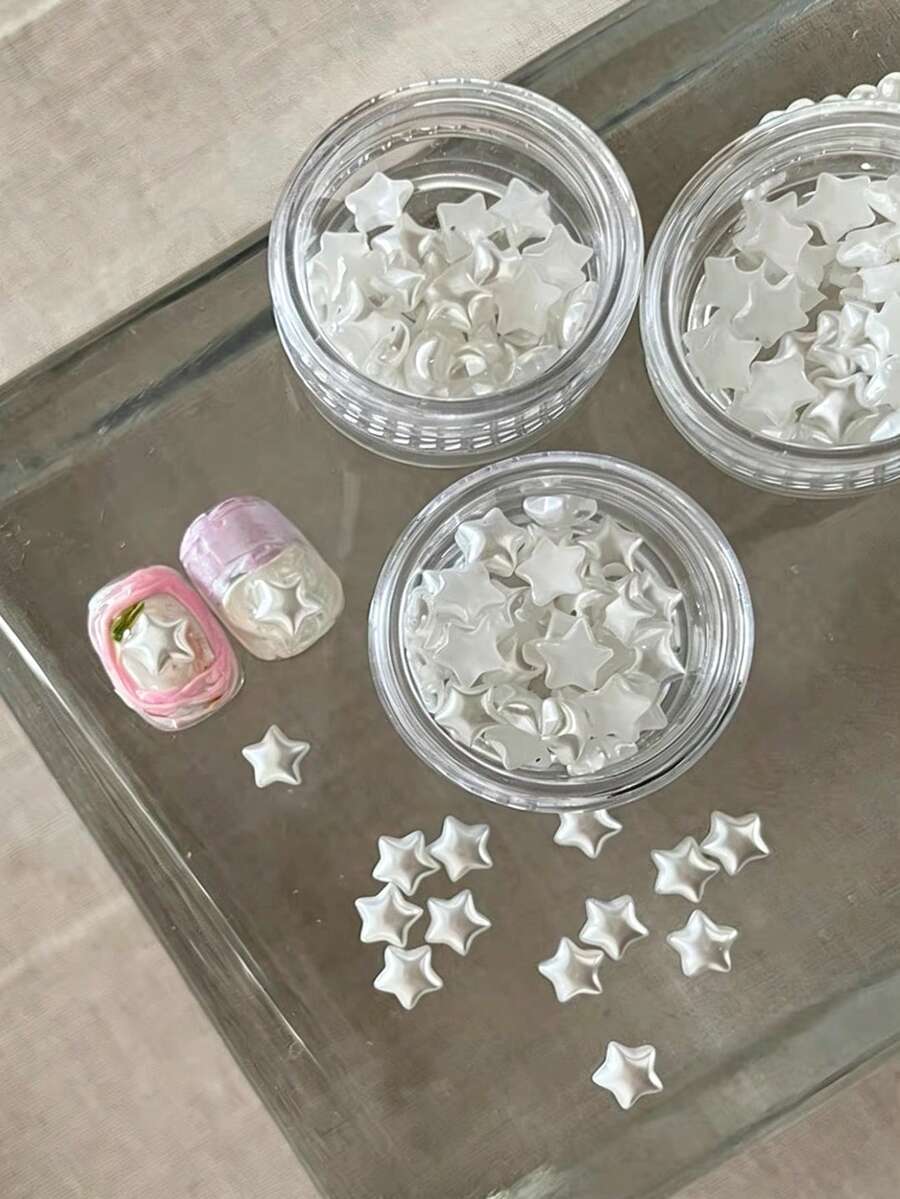 1盒3D星星和爱心美甲装饰品,白色。精致百搭,适合韩式/日式美甲风格,3D美甲装饰,美甲用品,适用于DIY和美甲沙龙。 - 白色 - 查看 1