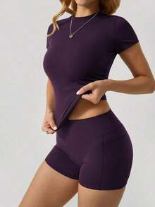 Conjunto de camiseta de manga corta de cuello redondo y pantalones cortos deportivos con bolsillo lateral para mujer, para el verano - Ciruela intensa - Ver 4
