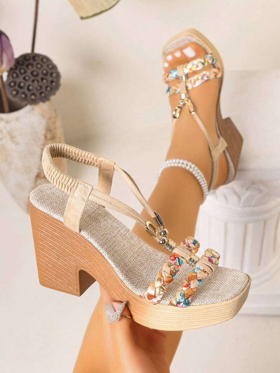 Giày sandal đế xuồng dày dặn, kiểu dáng Bohemian, đính đá giả, đế bằng dây thừng giả lanh dành cho nữ. Mẫu sandal đế xuồng liền mảnh thời trang mùa xuân/hè, kiểu dáng nghỉ dưỡng. Thích hợp cho mặc hàng ngày, dự tiệc, kỳ nghỉ, tụ họp, tiệc chiêu đãi, dạ hội, đám cưới, trình diễn thời trang. Phối hợp dễ dàng với áo hai dây, áo phông, áo sơ mi, bikini, chân váy, đầm, quần short, giày đi biển. - Màu Khaki - Xem 1