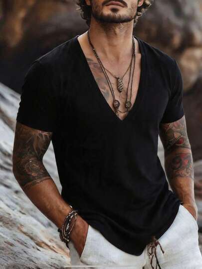 男士休闲深V领短袖T恤，适合日常穿着和通勤