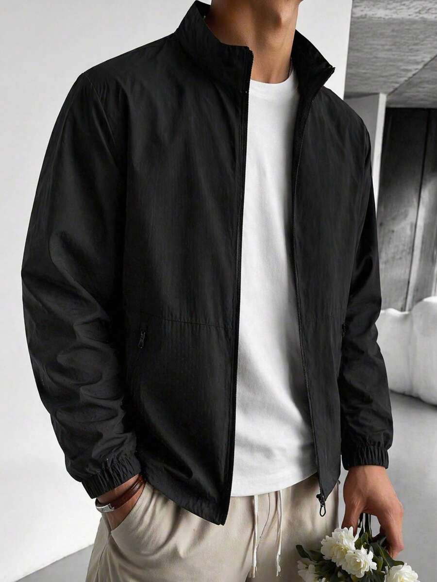 男士夹克，黑色立领网眼内衬，轻薄梭织面料，男士户外功能性简约休闲夹克，适合春、夏、秋季日常通勤和户外活动。 - 黑色 - 查看 1