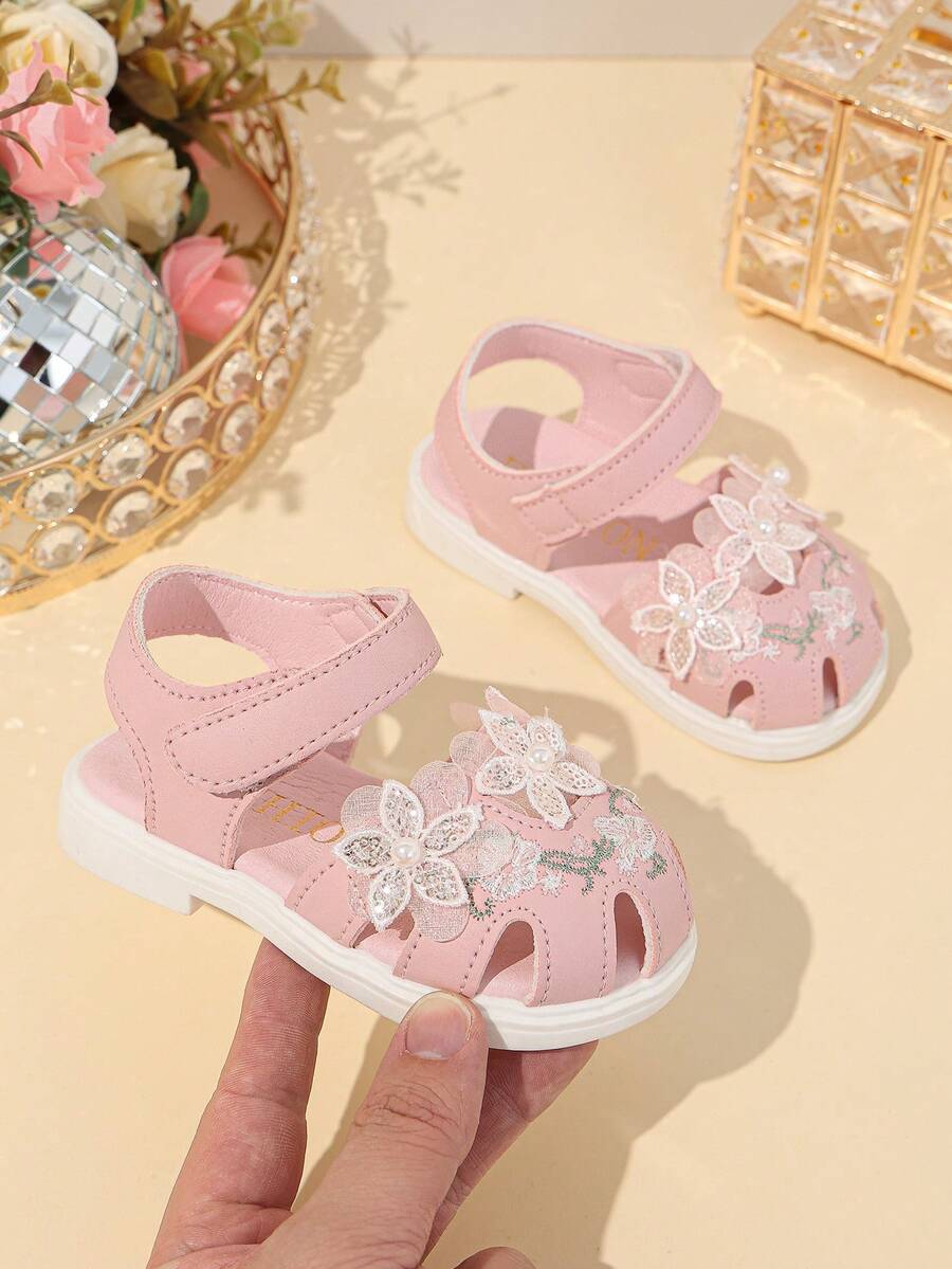 1 đôi dép xăng đan thời trang dễ thương cho bé gái, đế mềm mại thoải mái, dép đi biển thường ngày chống trượt đa năng có mũi kín cho trẻ tập đi.