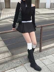Set Kasual Street Sweet Cool Serbaguna yang Terbuat dari Kaos Lengan Panjang dan Tank Top - Hitam dan Putih - View 2