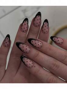 10片纯手工制作的中号杏仁形美甲贴片，以透明裸粉色为底色，搭配高饱和度黑色法式边饰和波点图案，既经典复古又俏皮可爱。适合女士和女孩在春夏秋冬各种节日、派对和日常生活中使用，打造温柔优雅的可爱美甲造型。 - 黑色 - 查看 2