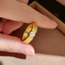 Nhẫn mạ vàng 18K có họa tiết, đính một viên đá Zirconia, thiết kế tối giản sang trọng dành cho nữ. - Vàng - Xem 11