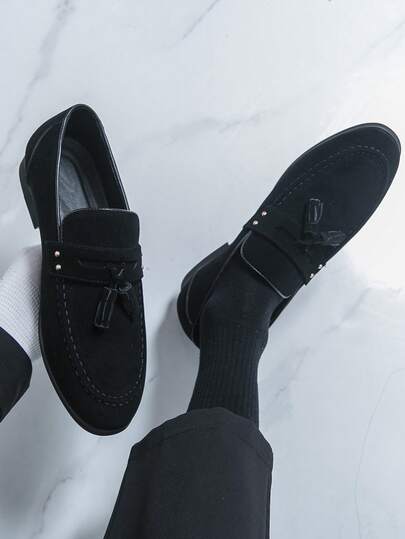 Men's Flat Casual Gentleman Comfortable Loafers With Tassel Decoration, Rivet Decor Vintage Style Fashion Men's Dress Shoes, Black