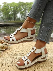 Sandal đế xuồng vuông co giãn đế dày đính đinh tán mới cho nữ mùa Xuân/Hè 2026, kiểu dáng thanh lịch, dự tiệc, punk, bohemian, thường ngày, retro, đám cưới, đi làm, công sở, lễ hội ngoài trời, kỳ nghỉ đại học. - Màu be - Xem 5