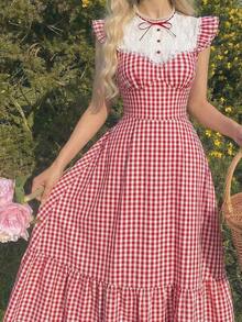 Este adorable vestido de mujer combina el clásico estampado  rosa con un delicado cuello de encaje y un pequeño lazo.Su corte ajustado tipo A y manga corta evocan el estilo vintage de los años 50, ideal para días de campo, picnics, salidas casuales o cualquier ocasión primaveral y veraniega. - Rojo y blanco - Ver 4