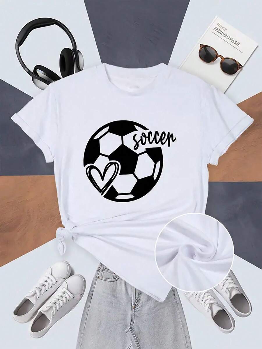 Talla unisex. Camiseta de algodón de verano para mujer, talla grande. Una camiseta casual de manga corta y cuello redondo, blanca, con estampados de corazones y balones de fútbol, es el regalo perfecto para atletas femeninas, fiestas de fútbol y uso diario. El corte en forma de H es adecuado para usar en todas las estaciones y es fácil de mantener. El material absorbe el sudor, es suave y agradable al tacto. - Blanco - Ver 1