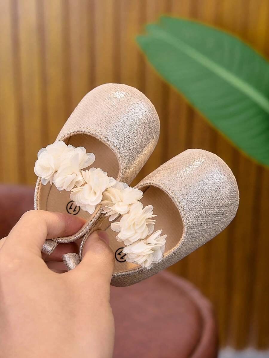 0-1 Year Old Infant Girl Walking Shoes, Soft Sole Floral Slip-On Flat Shoes, Cute Fashion Princess Shoes For Spring, Summer And Autumn - Gold - View 1