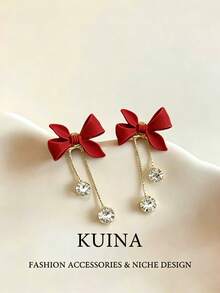 1 Đôi bông tai đỏ duyên dáng, thanh lịch, đa năng với nơ và tua rua đính pha lê, thích hợp cho bé gái đeo hàng ngày, dự lễ hội và tiệc tùng. - Cây cung - Xem 1